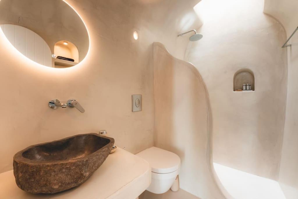 Akri Santorini With Heated Jacuzzi Villa Emborió Kültér fotó