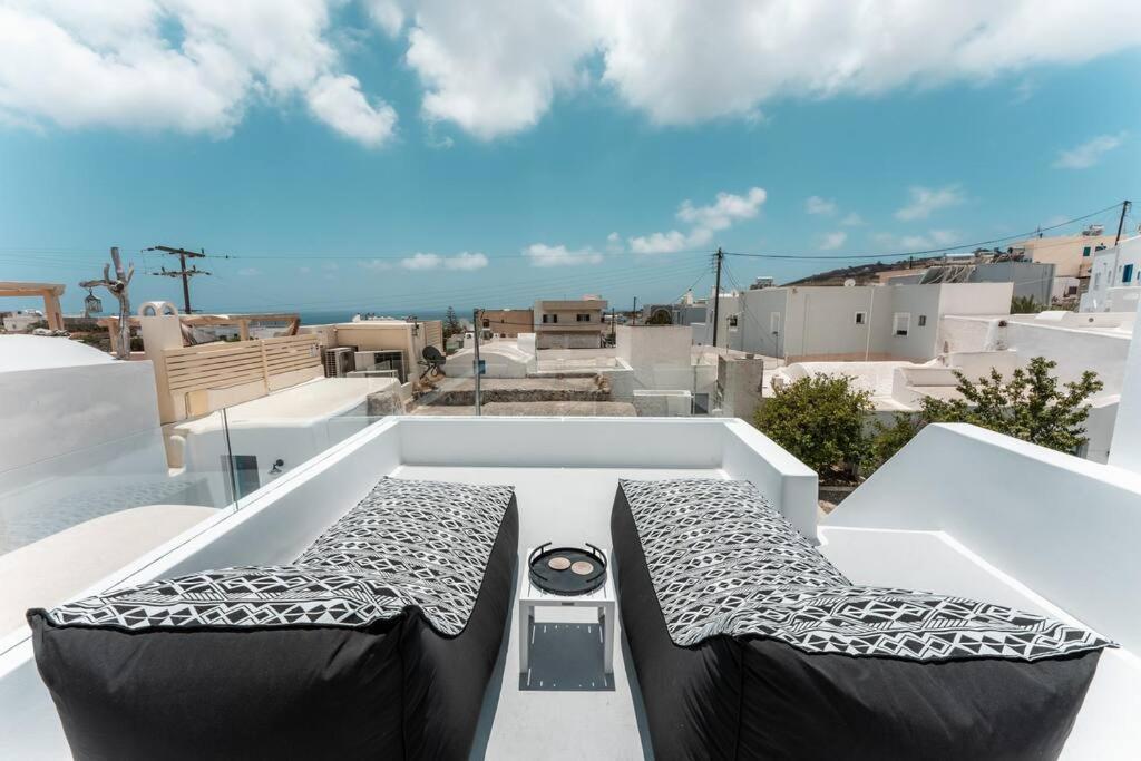 Akri Santorini With Heated Jacuzzi Villa Emborió Kültér fotó