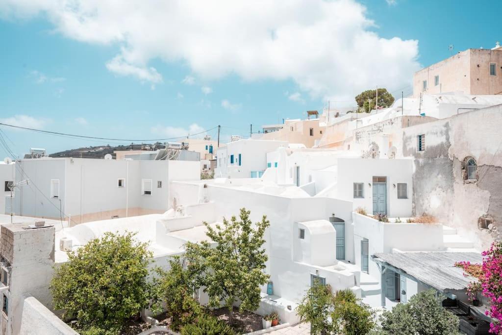 Akri Santorini With Heated Jacuzzi Villa Emborió Kültér fotó