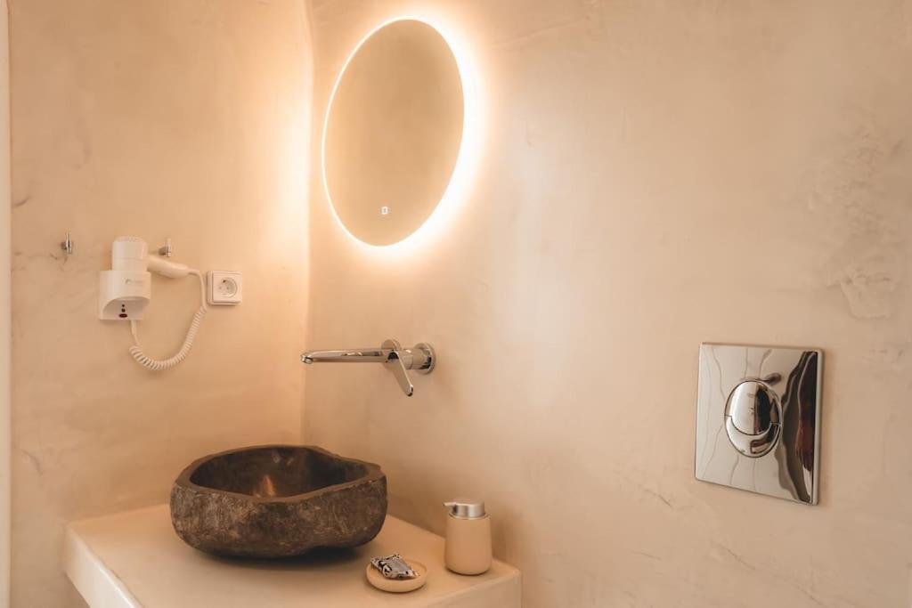 Akri Santorini With Heated Jacuzzi Villa Emborió Kültér fotó