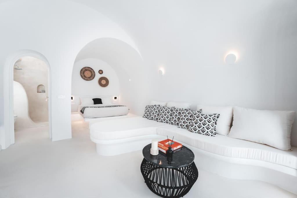 Akri Santorini With Heated Jacuzzi Villa Emborió Kültér fotó