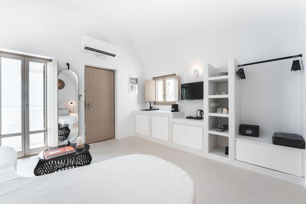 Akri Santorini With Heated Jacuzzi Villa Emborió Kültér fotó