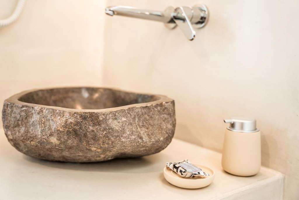 Akri Santorini With Heated Jacuzzi Villa Emborió Kültér fotó